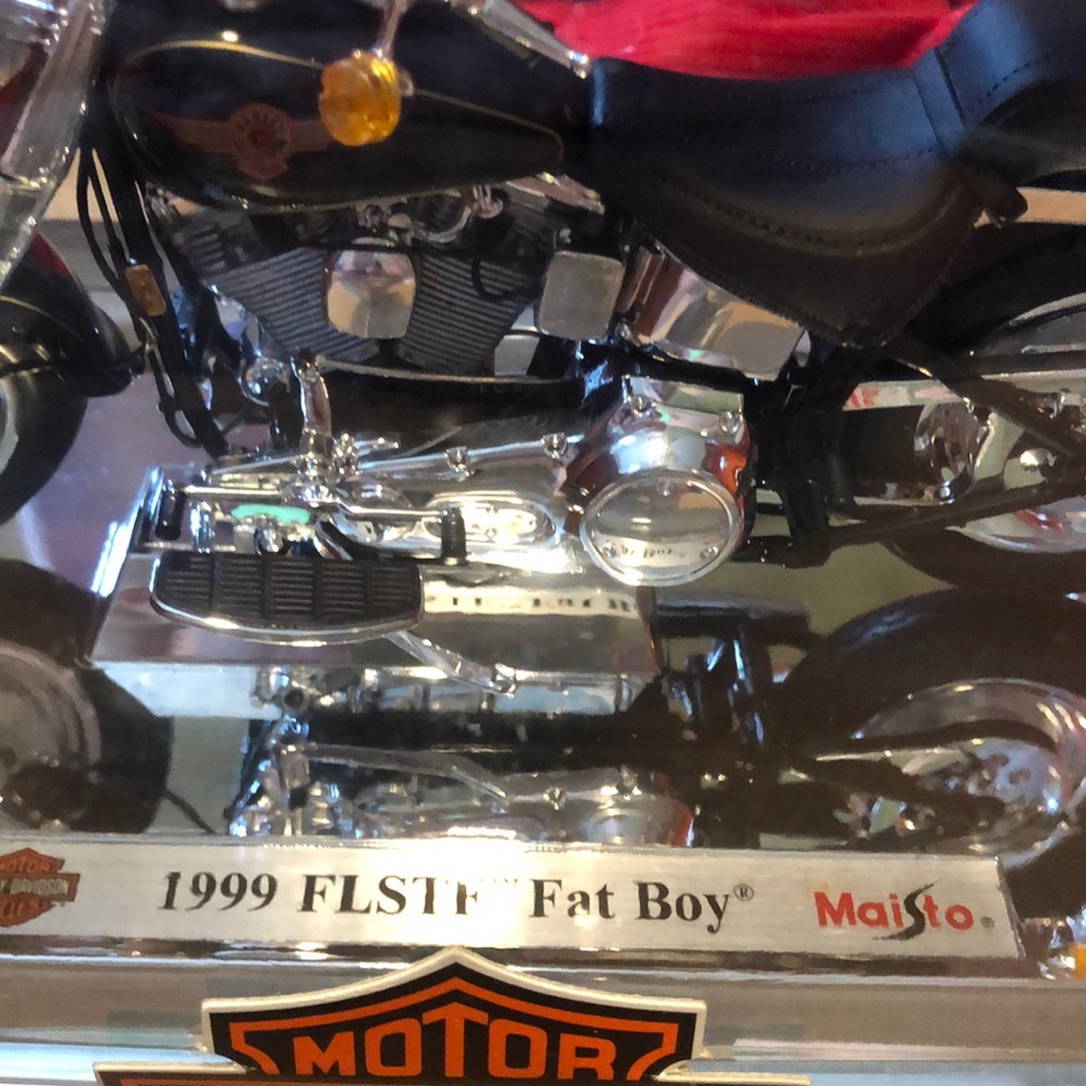 New in box maisto collectors edition dye cast Fatboy 1999